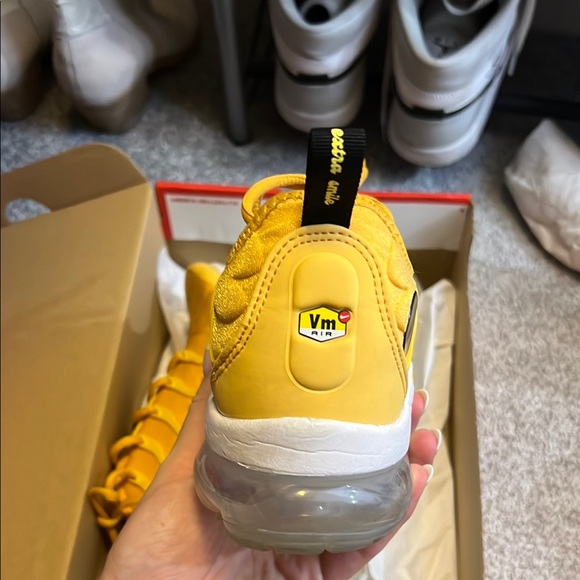 Nike Women’s Air Vapormax plus ‘Go the extra Smile’ - Picture 4 of 5